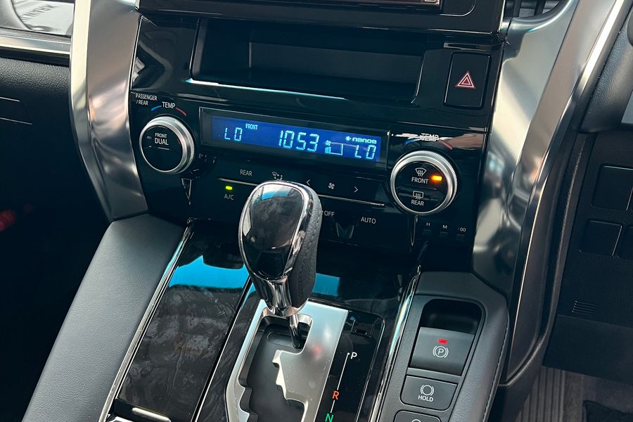 Toyota Vellfire In Stock Pilot Seat 3.5 4wd