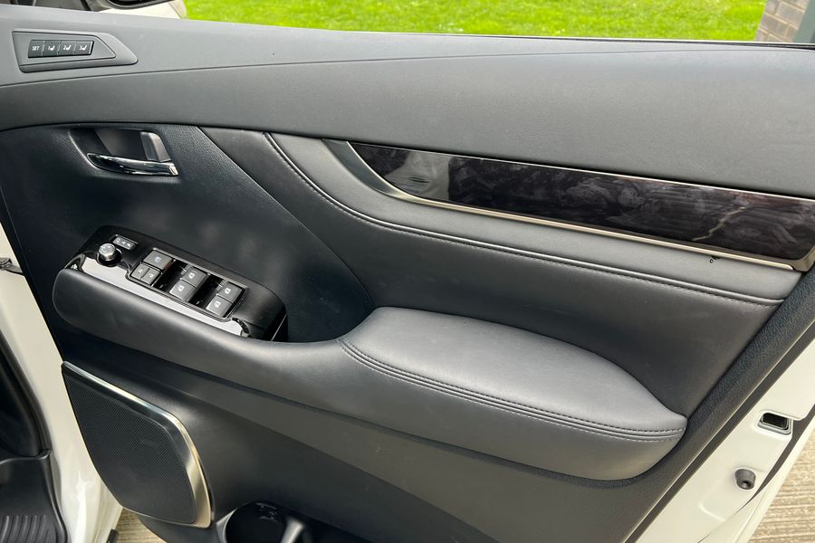 Toyota Vellfire In Stock Pilot Seat 3.5 4wd