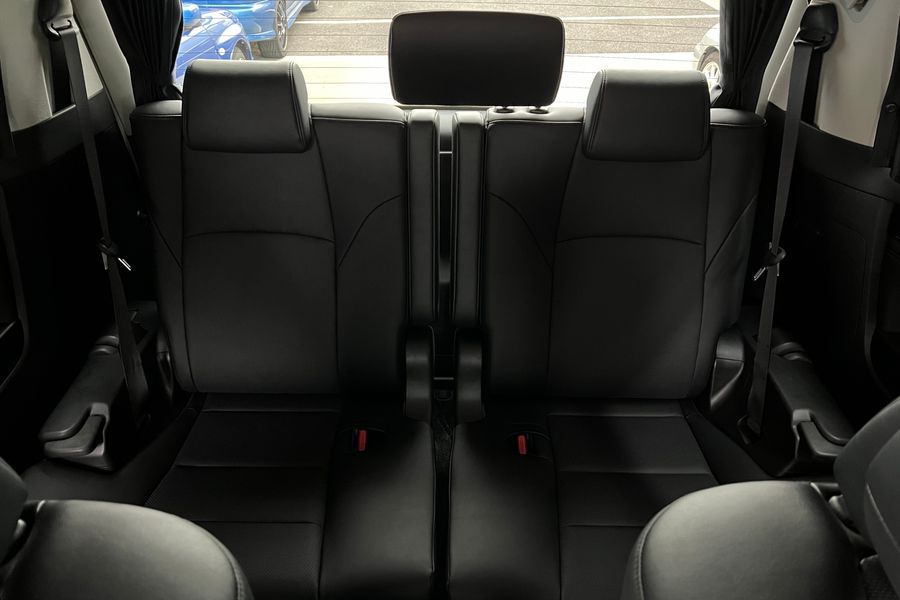Toyota Vellfire In Stock Pilot Seat 3.5 4wd