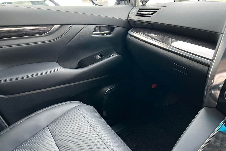 Toyota Vellfire In Stock Pilot Seat 3.5 4wd