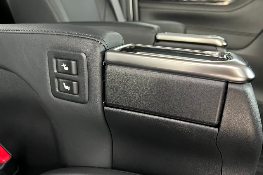 Toyota Vellfire In Stock Pilot Seat 3.5 4wd