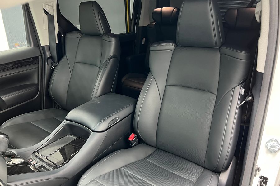 Toyota Alphard 3.5 4WD TRD BODYKIT Top Spec!