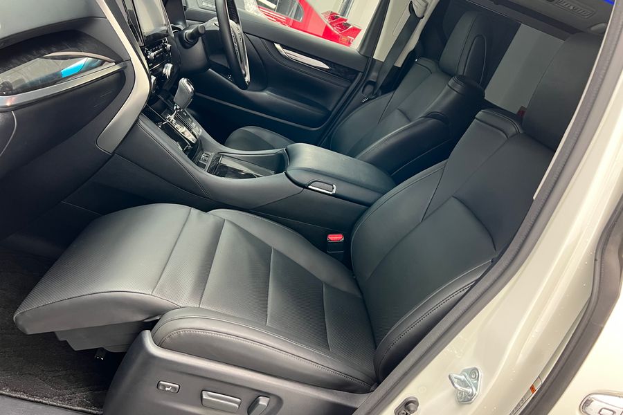 Toyota Alphard 3.5 4WD TRD BODYKIT Top Spec!