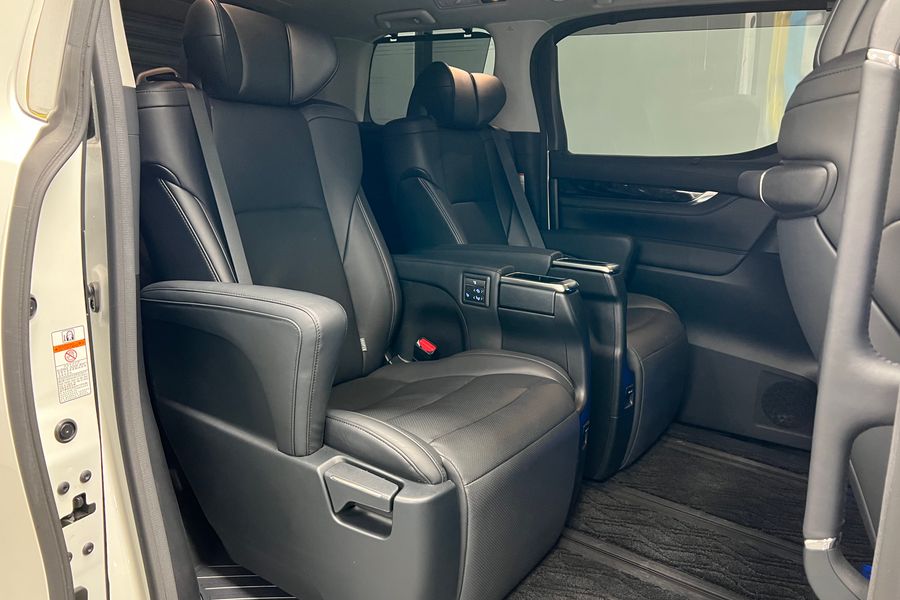 Toyota Alphard 3.5 4WD TRD BODYKIT Top Spec!