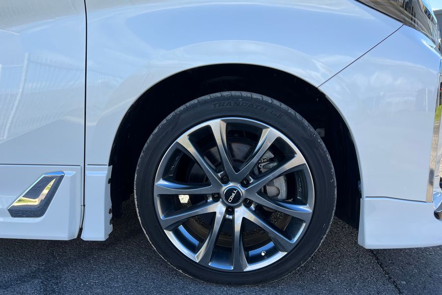 Toyota Alphard 3.5 4WD TRD BODYKIT Top Spec!