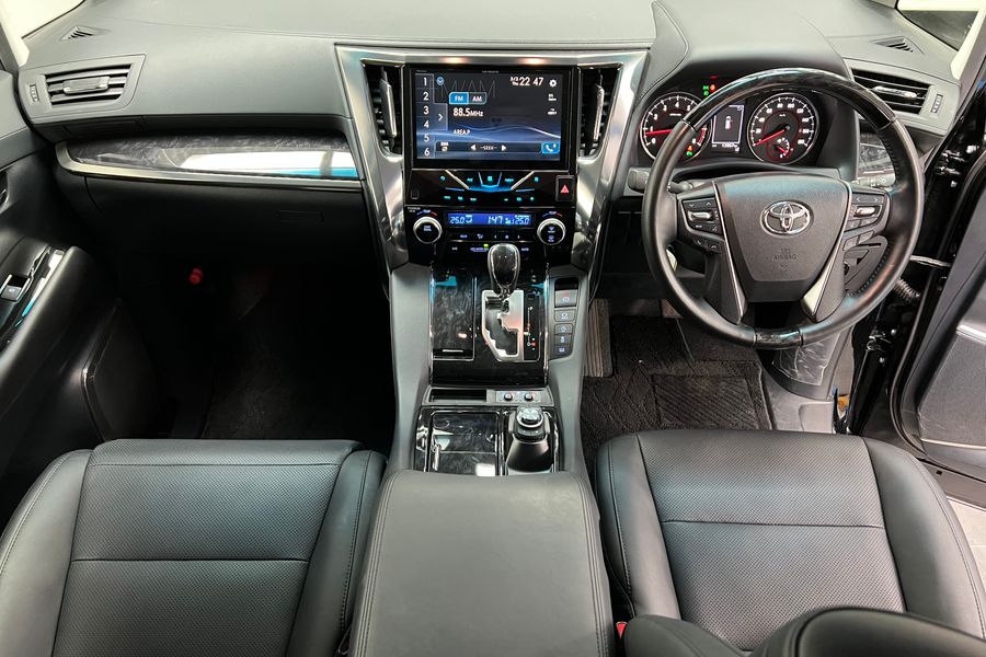 Toyota Alphard: 3.5 Automatic