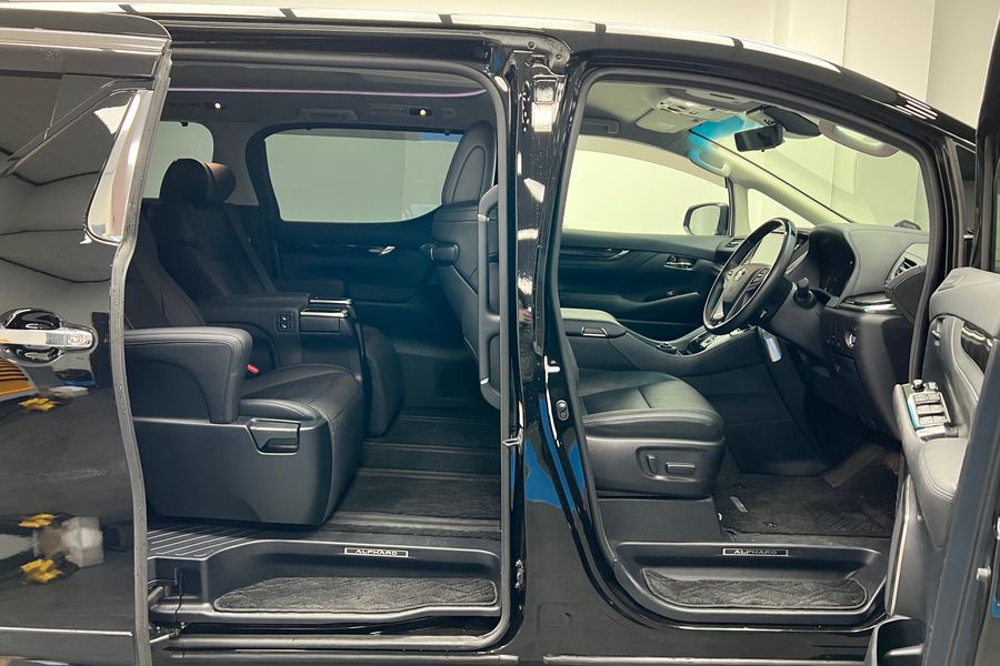 Toyota Alphard: 3.5 Automatic