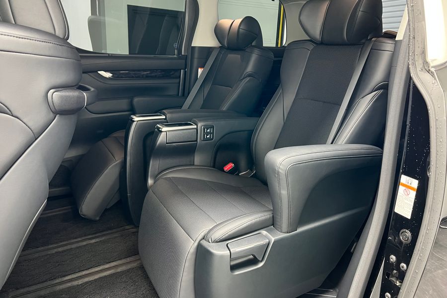 Toyota Alphard: 3.5 Automatic