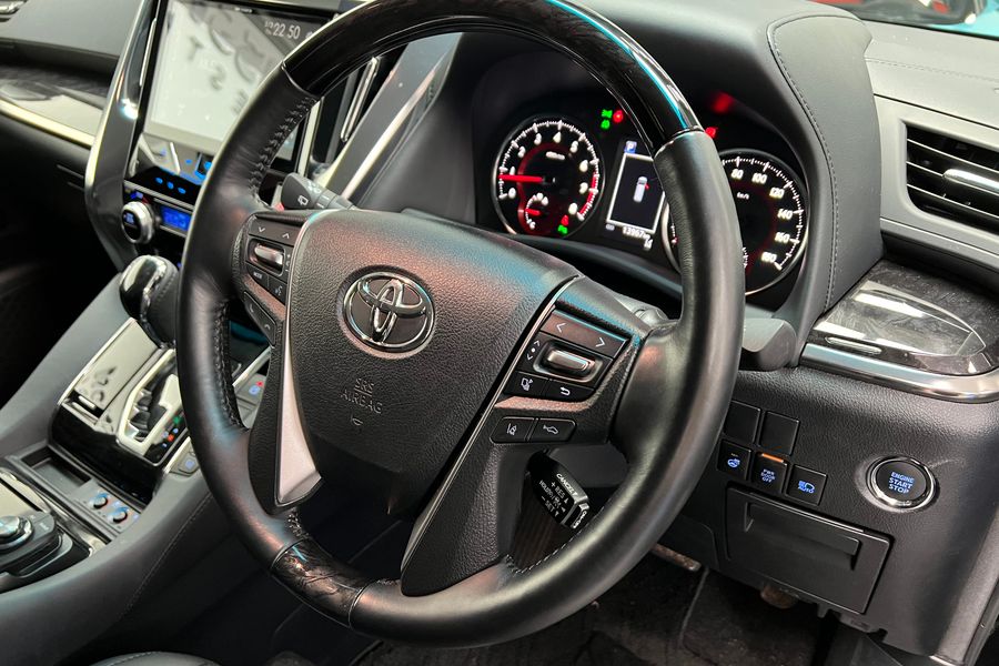Toyota Alphard: 3.5 Automatic