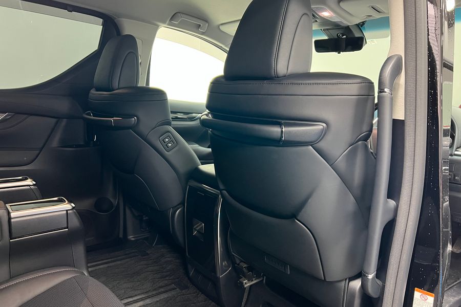 Toyota Alphard: 3.5 Automatic
