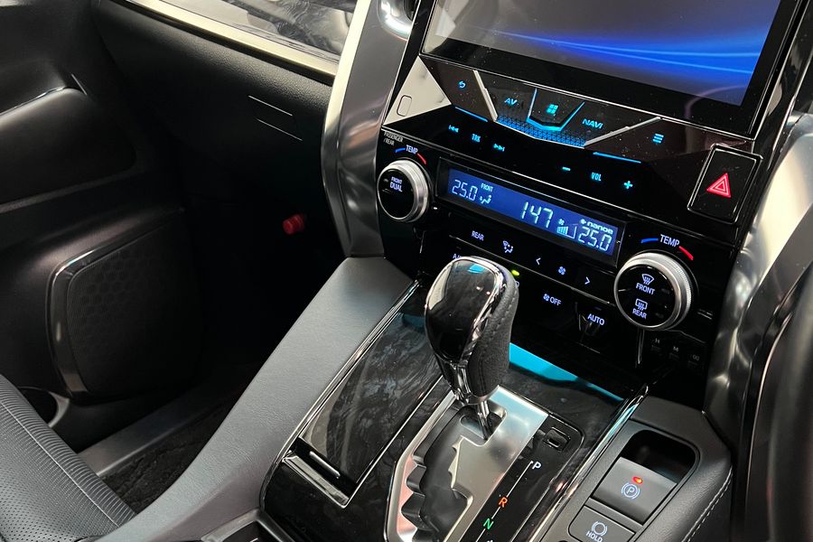 Toyota Alphard: 3.5 Automatic