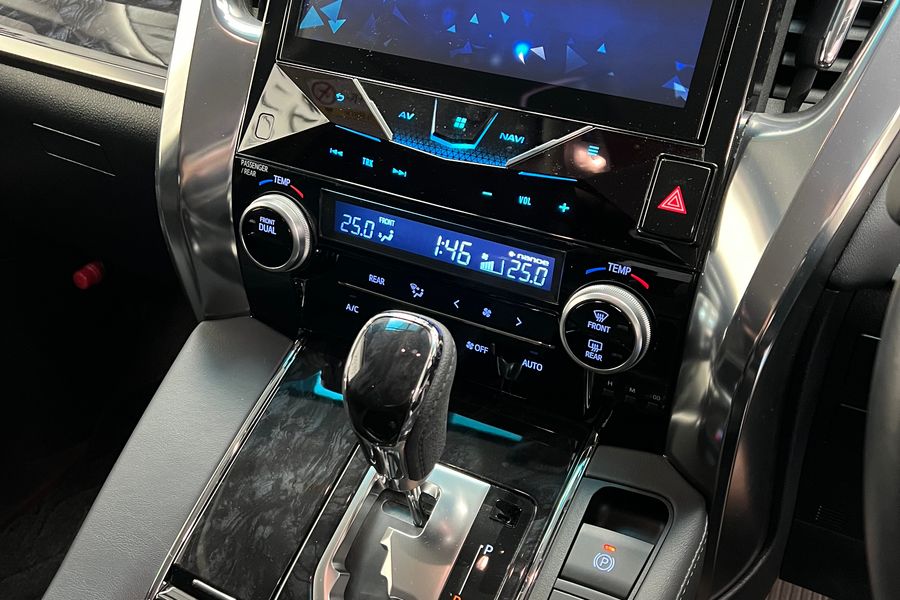 Toyota Alphard: 3.5 Automatic
