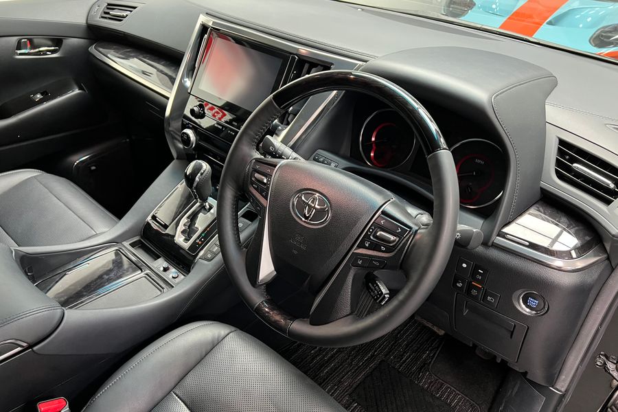 Toyota Vellfire In Stock Pilot Seat 3.5 4wd