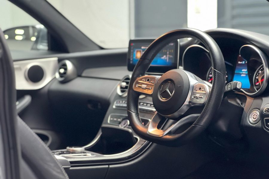 2019 Mercedes-Benz C200 AMG-line