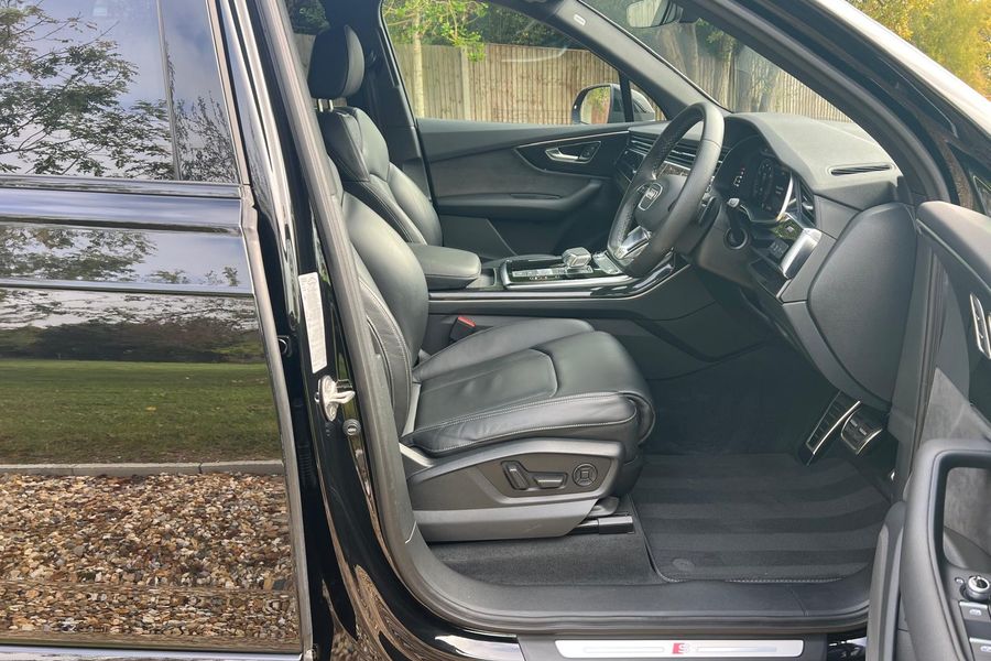 2022 Audi Q7 Black Edition
