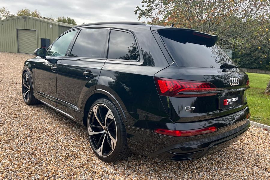 2022 Audi Q7 Black Edition