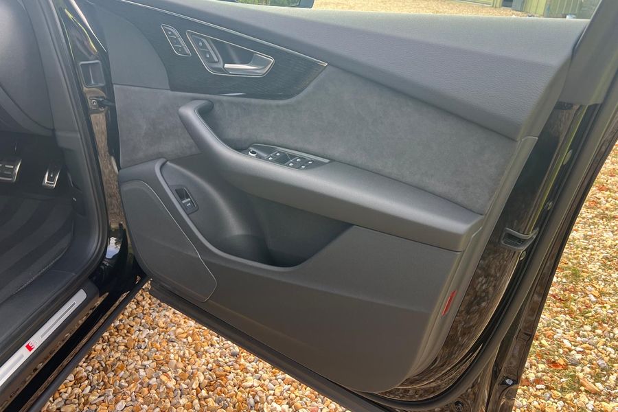 2022 Audi Q7 Black Edition
