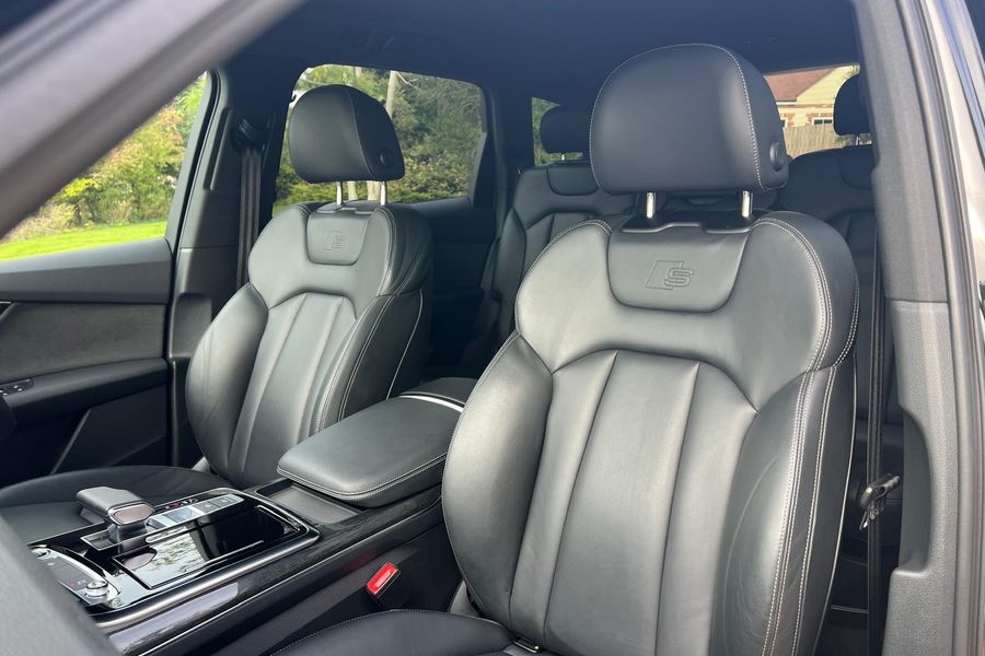 2022 Audi Q7 Black Edition