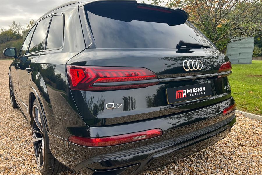 2022 Audi Q7 Black Edition