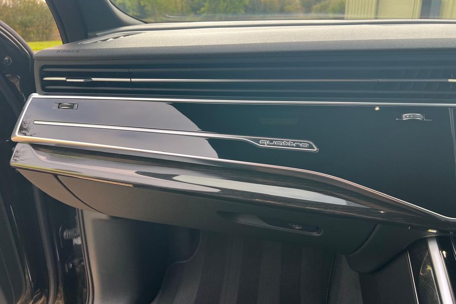 2022 Audi Q7 Black Edition