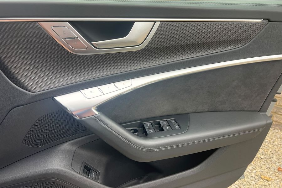 2021 Audi RS6 Carbon Black