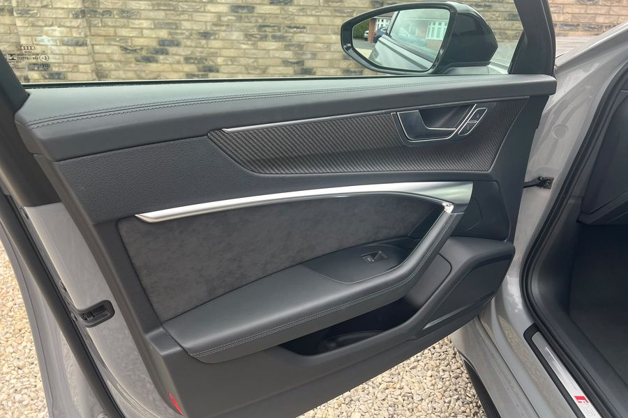 2021 Audi RS6 Carbon Black